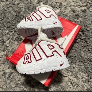 Nike uptempo  size 2c comes with the box 
Box slightly damaged